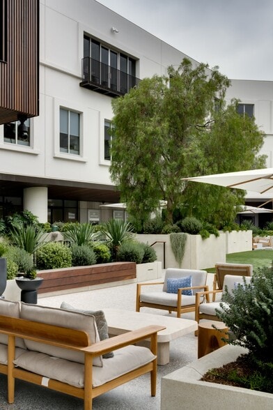 More Photos Of 11911 San Vicente Blvd, Los Angeles Office For Lease