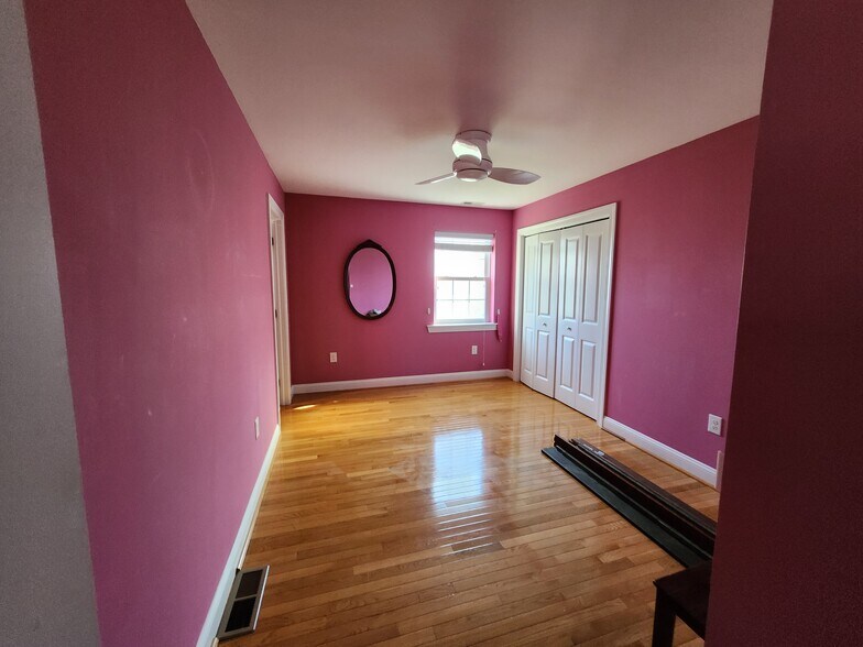 More Photos Of 1901 Pennview Rd, Havertown Flex For Sale