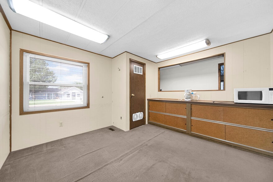 More Photos Of 138 West St, Fort Morgan Flex For Sale