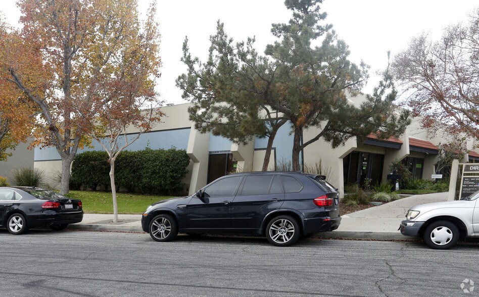 More Photos Of 9231-9237 Eton Ave, Chatsworth Manufacturing For Lease