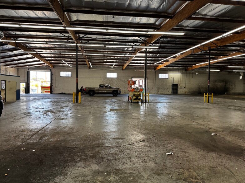 More Photos Of 12035-12055 Sherman Way, North Hollywood Warehouse For Lease