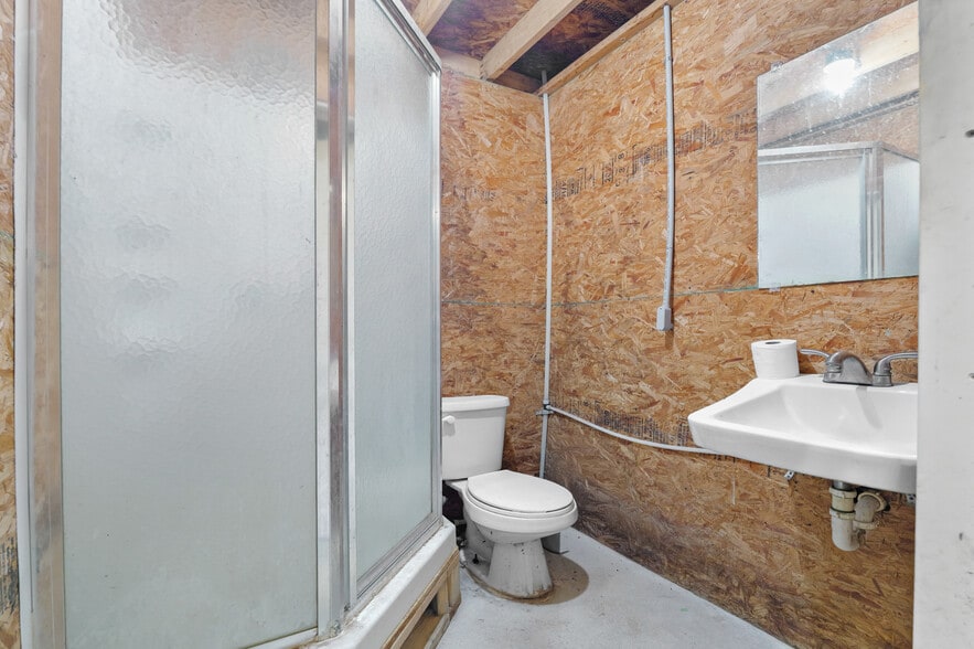 More Photos Of 2330 Schuwirth Rd, Converse Warehouse For Lease