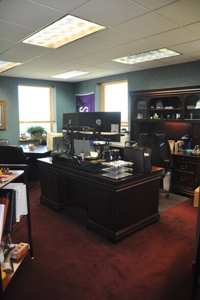 More Photos Of 669 N Medina St, Loretto Office For Lease