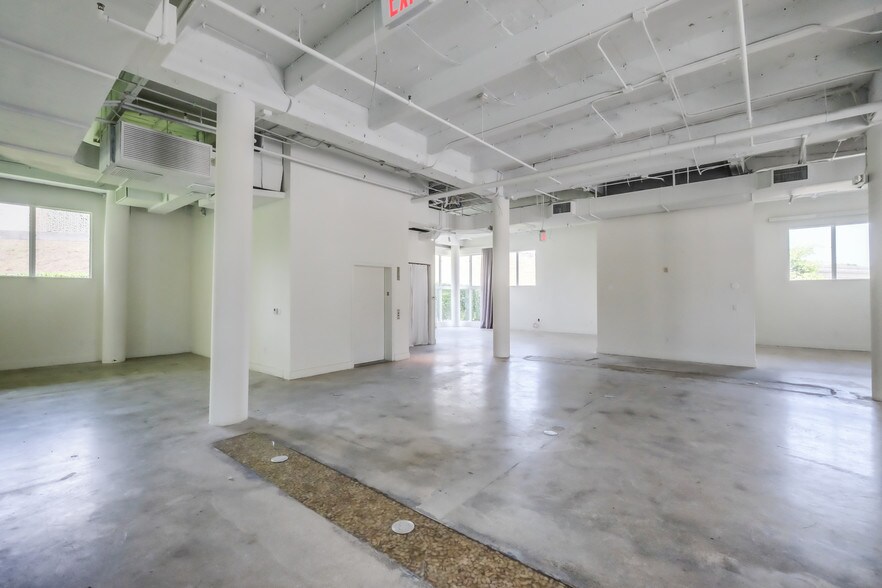 More Photos Of 3620 NE Miami Pl, Miami General Retail For Sale