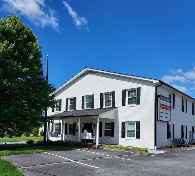 Primary Photo Of 110 Hepler St, Kernersville Medical For Lease