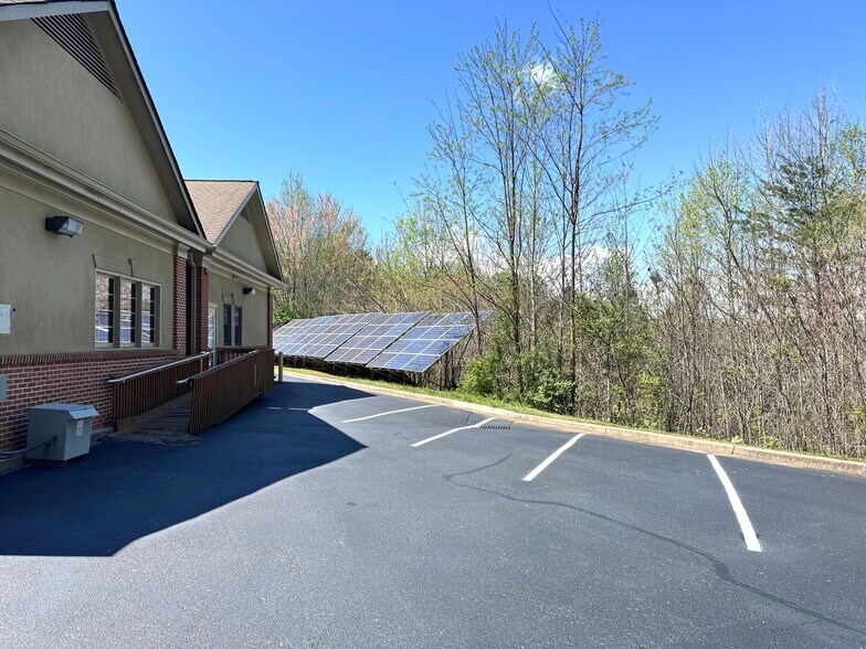 More Photos Of 70 Ansley Dr, Dahlonega Medical For Lease
