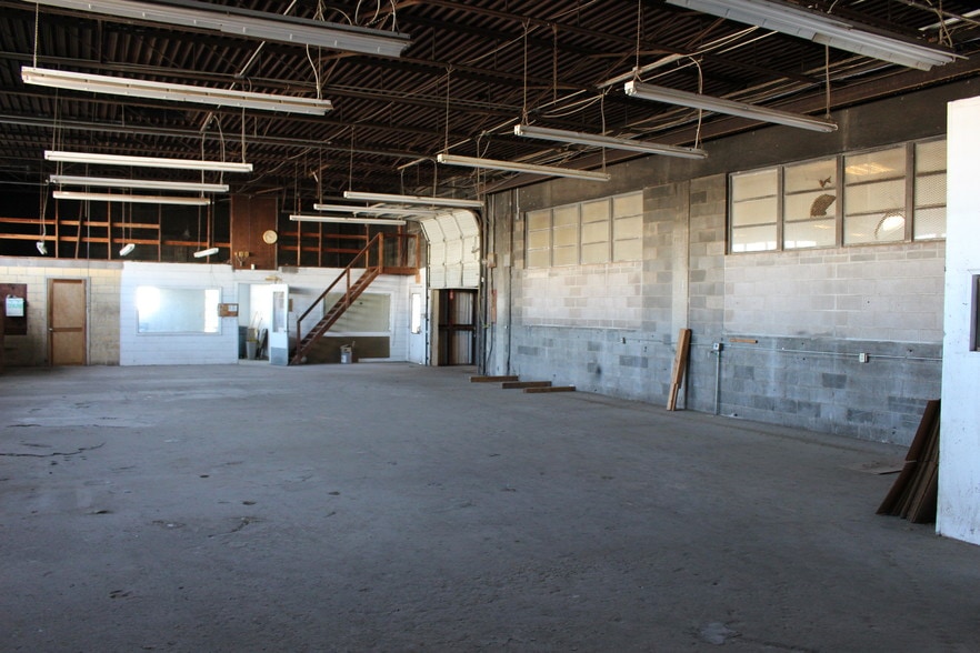More Photos Of 301 W 44th St, Corpus Christi Manufacturing For Sale