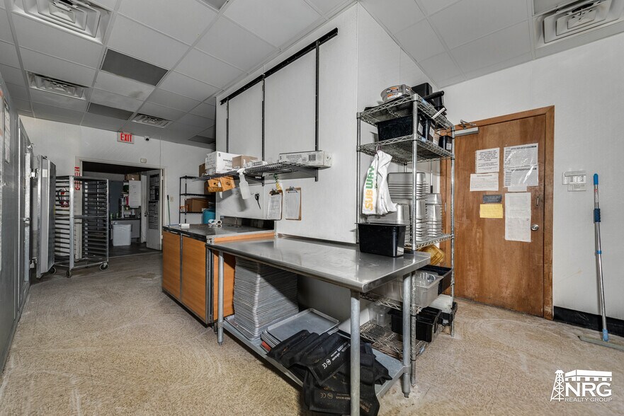 More Photos Of 321-329 Dodson St, Midland Storefront For Lease