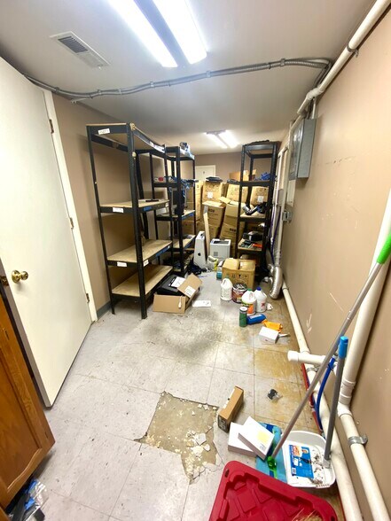 More Photos Of 78 Ash St, Calvert City Office For Sale