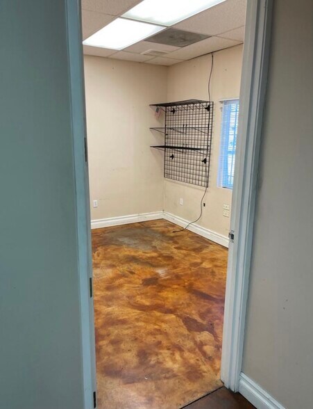 More Photos Of 5938-5940 Laurel Canyon Blvd, North Hollywood Freestanding For Lease