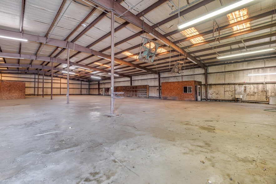 More Photos Of 1137 US-80 Hwy, Monroe Distribution For Sale