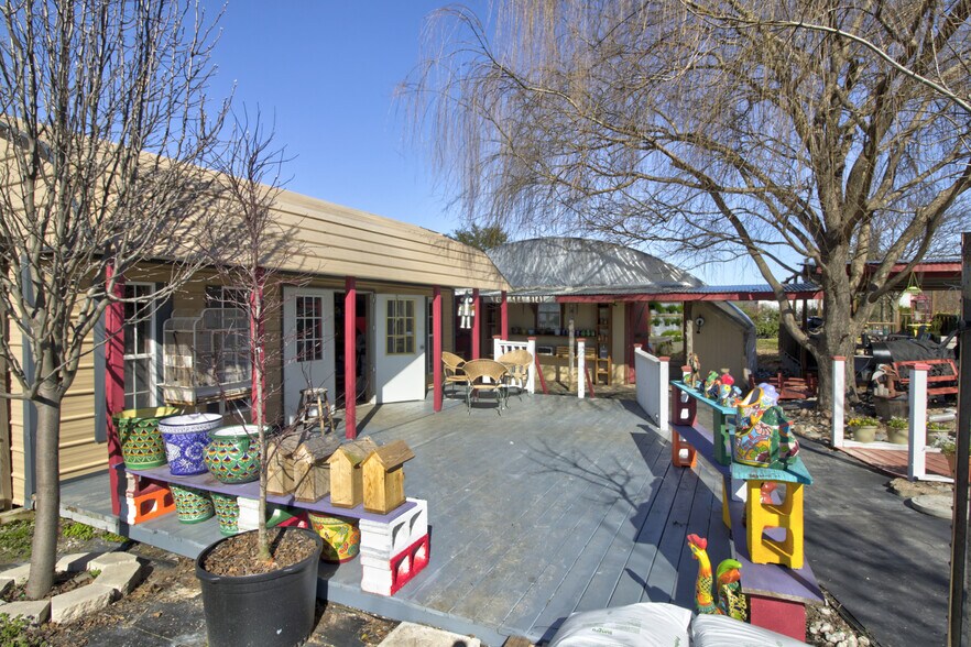 More Photos Of 617 W Main St, Whitesboro Garden Center For Sale