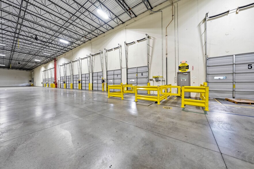 More Photos Of 4689 Industry Dr, Medford Distribution For Lease