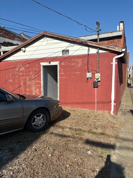 More Photos Of 128 E Main St, West Frankfort General Retail For Sale