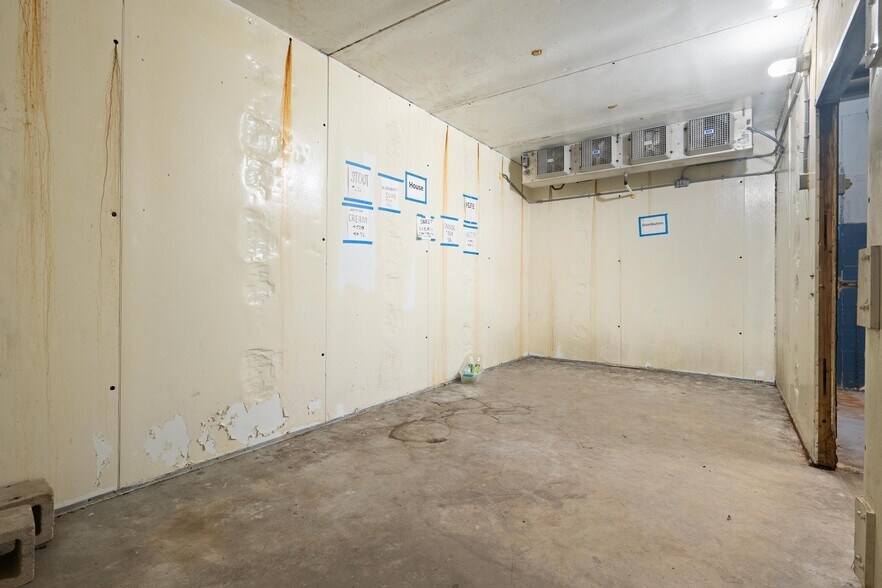 More Photos Of 325 E Lemon St, Tarpon Springs Warehouse For Sale