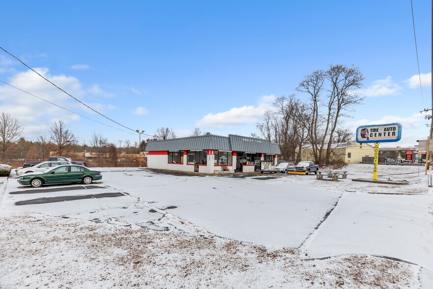 More Photos Of 444 Russell St, Hadley Service Station For Lease