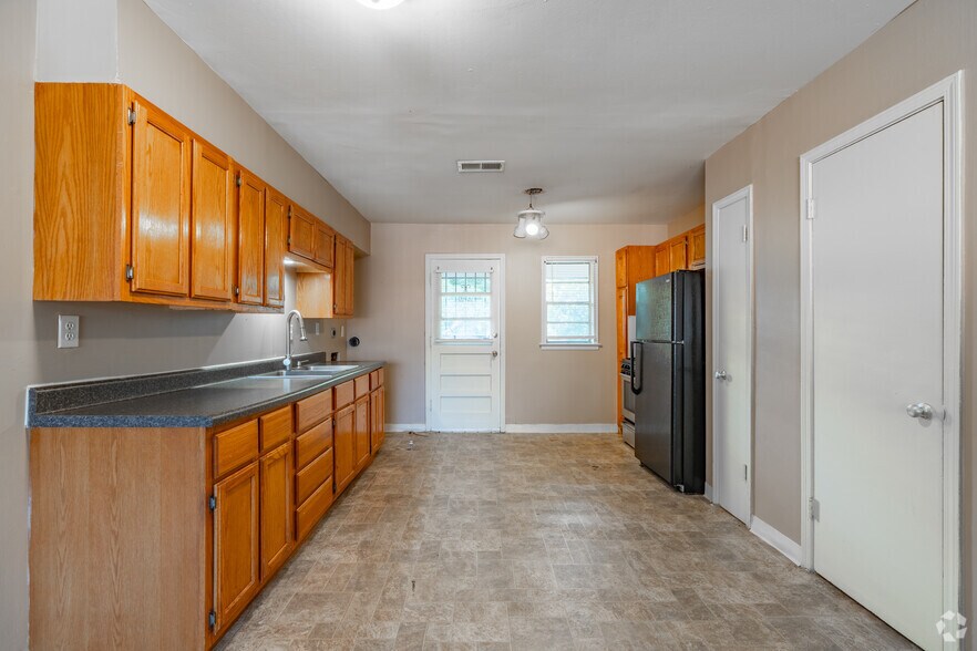 More Photos Of 4015 Summer Ave, Memphis Apartments For Sale