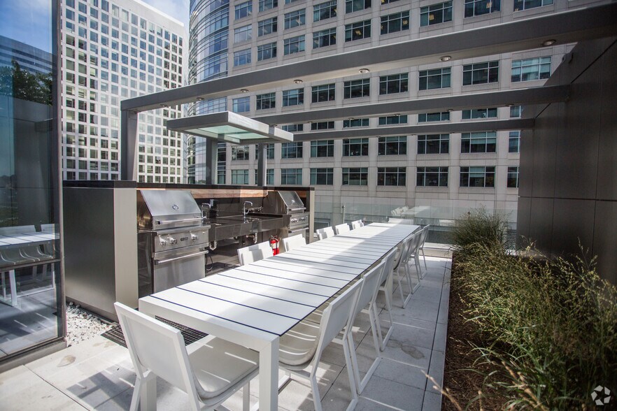 More Photos Of 1800 N Lynn St, Arlington Apartments For Lease