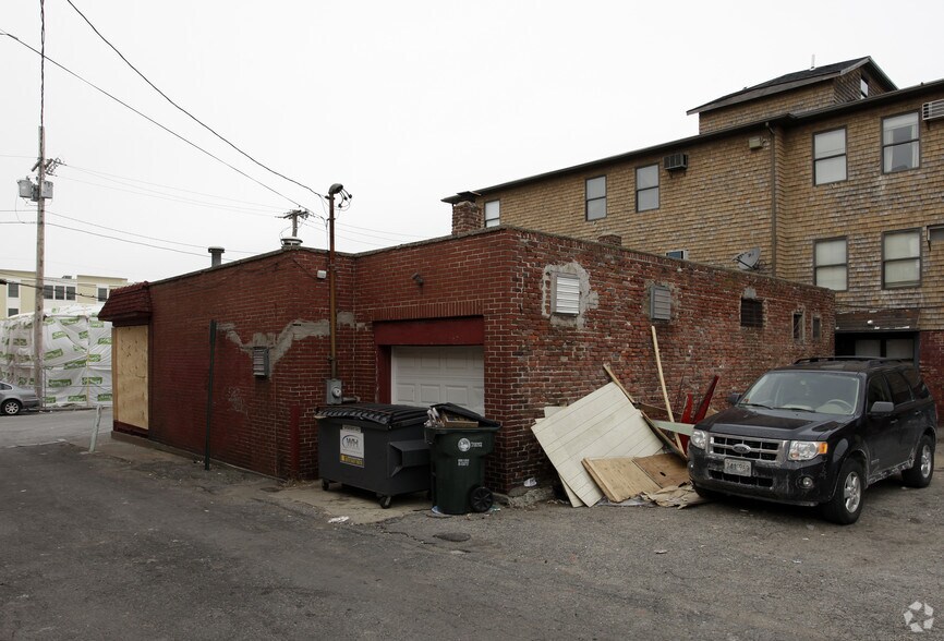 More Photos Of 146 Acorn St, Providence Freestanding For Sale