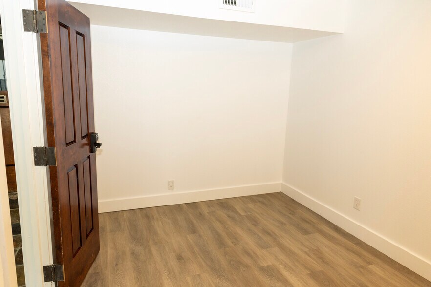 More Photos Of 307-311 Lombrano St, San Antonio Warehouse For Lease