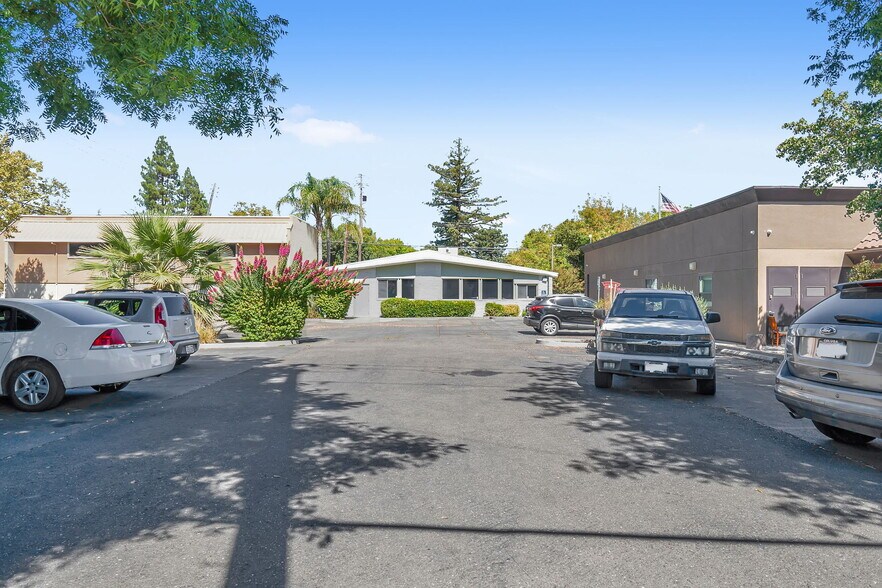 More Photos Of 812 Court St, Woodland Office For Sale