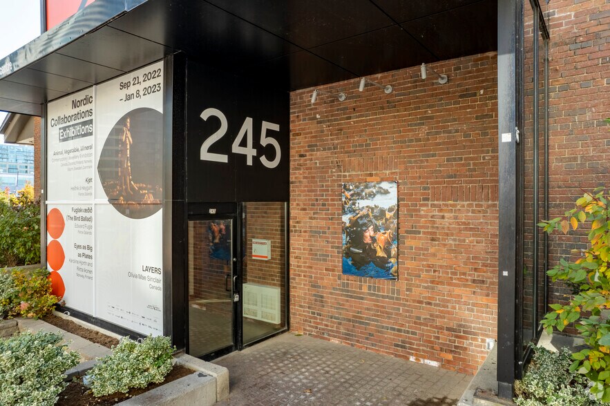 More Photos Of 245 Queens Quay W, Toronto Freestanding For Lease