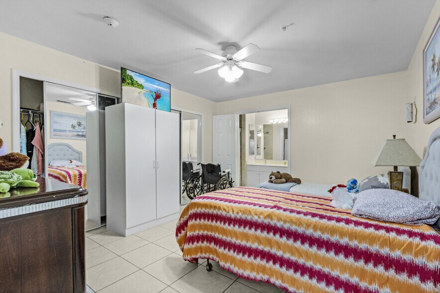More Photos Of 4614-4616 SW 7th Pl, Cape Coral Assisted Living For Sale
