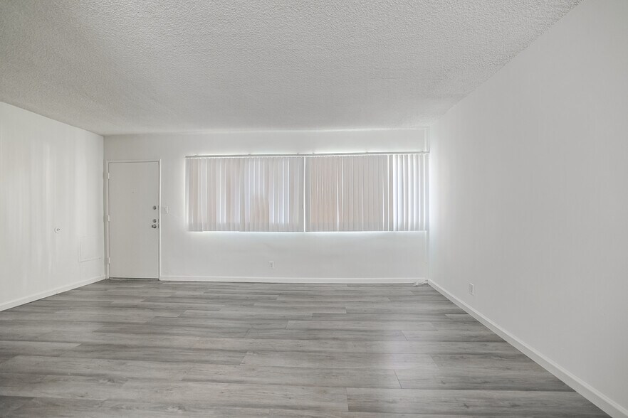 More Photos Of 6121 Woodman Ave, Van Nuys Apartments For Sale