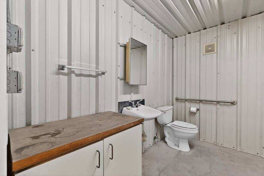 More Photos Of 4415 Anaheim Ave NE, Albuquerque Warehouse For Sale