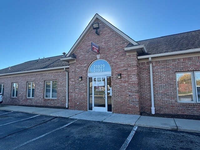 More Photos Of 21929-21931 E 9 Mile Rd, Saint Clair Shores Hospital For Lease
