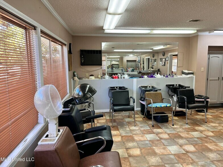 More Photos Of 415 Old Pass Rd, Long Beach Freestanding For Sale