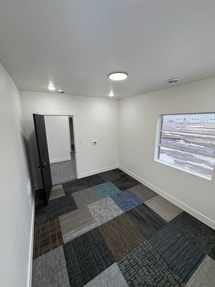 More Photos Of 2011 Hull Ave, Des Moines Truck Terminal For Lease