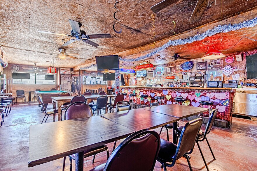 More Photos Of 512 Sodville St, Sinton Sports And Entertainment For Sale