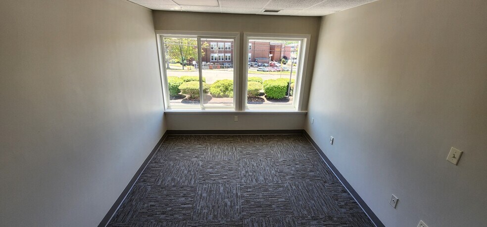 More Photos Of 161-163 Boston Post Rd, Waterford Office For Lease