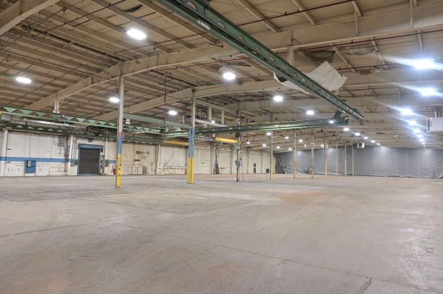 More Photos Of 2424 W 23rd St, Erie Manufacturing For Lease