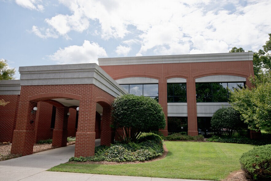 More Photos Of 745 College Dr, Dalton Manufacturing For Lease