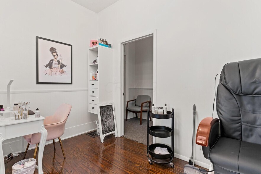 More Photos Of 1550 Lewis Center Rd, Lewis Center Freestanding For Sale