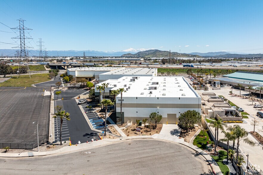 More Photos Of 3230 Cornerstone Dr, Eastvale Warehouse For Lease