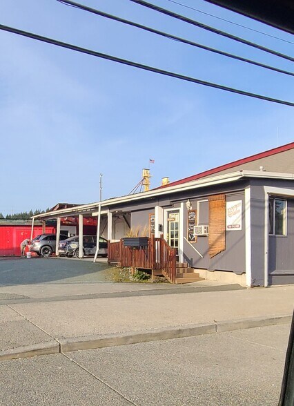 More Photos Of 135 E Hill St, Monroe Showroom For Sale