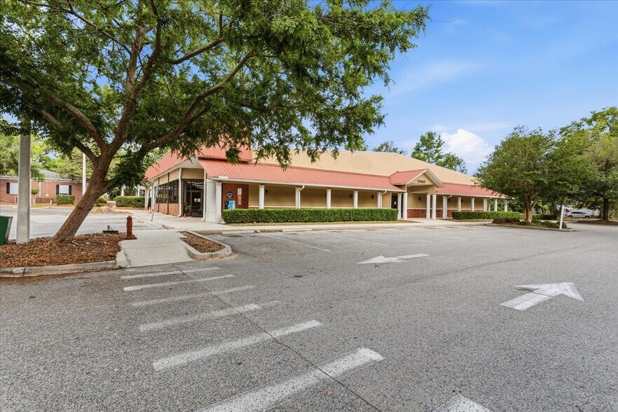 More Photos Of 15043 Main St, Alachua Showroom For Sale