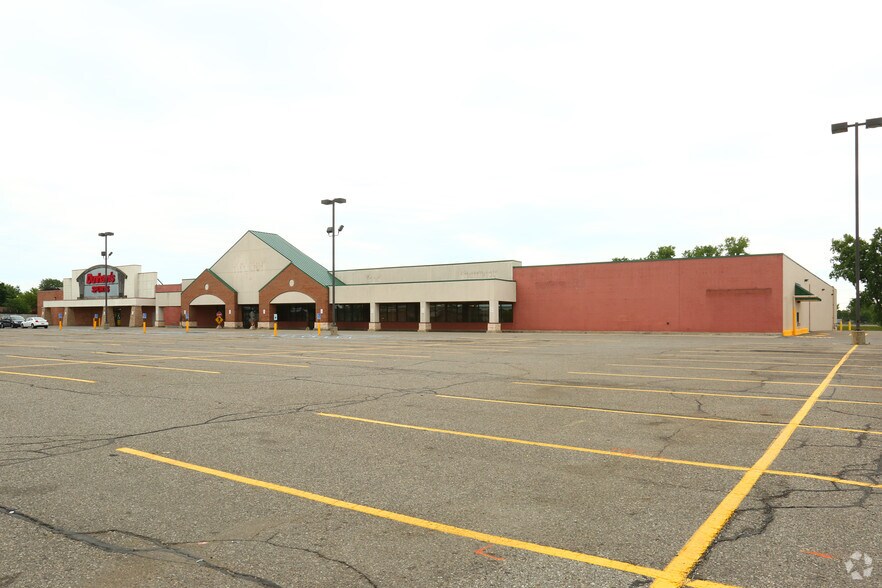 More Photos Of 13333 Eureka Rd, Southgate Freestanding For Lease