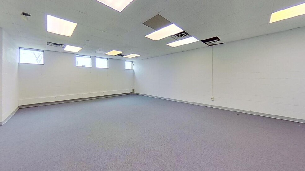 More Photos Of 1033 S Washington Ave, Lansing Office For Sale