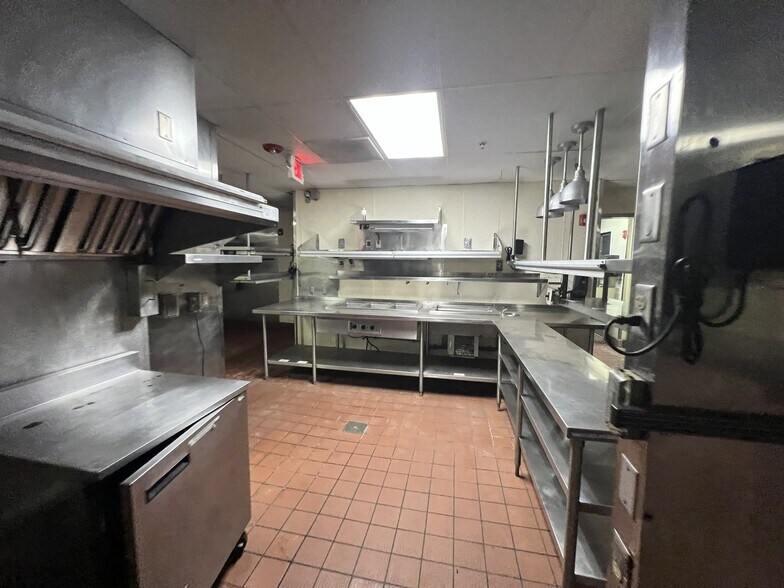 More Photos Of 530 N 47th St, Rogers Restaurant For Lease