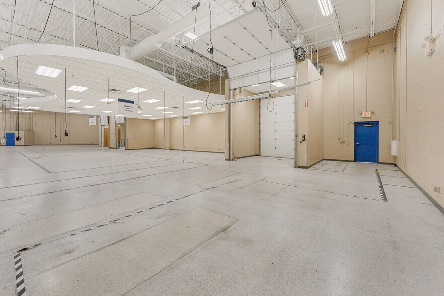 More Photos Of 2016-2020 E 28th St, Minneapolis Research And Development For Lease