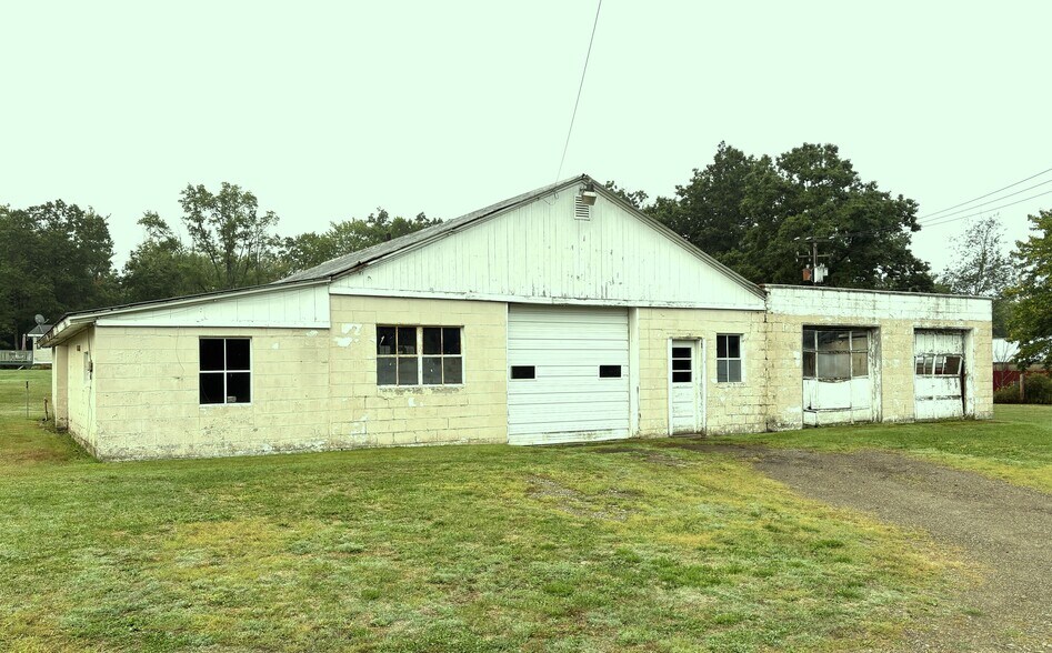 Primary Photo Of 17162 Shreve Run Rd, Pleasantville Manufacturing For Sale