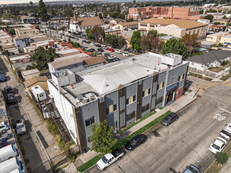 More Photos Of 7101 Menlo Ave, Los Angeles Specialty For Sale