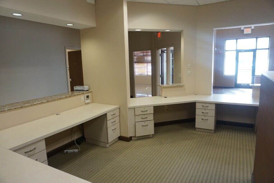 More Photos Of 7139-7169 N Milwaukee Ave, Niles Unknown For Lease