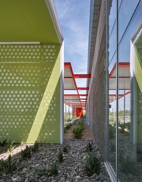 More Photos Of 615 S River Dr, Tempe Office For Lease