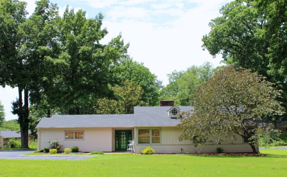 Primary Photo Of 2797 N Highland Ave, Jackson Coworking Space