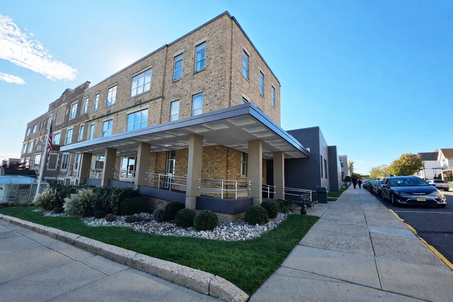 Primary Photo Of 206 Bergen Ave, Kearny Medical For Lease